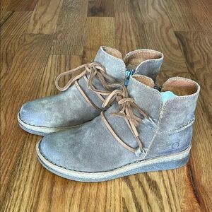 Born Leather Calyn Ankle Boots Shoes Booties Size 6 Taupe Distressed